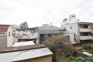 【展望】 | 眼前に広がる空の雄大さと、このお部屋の自慢の一つである「眺望」をご覧ください。毎日、この景色を独り占めできる新生活に夢が広がります。～即日のご見学可能～　お問合せはお気軽にどうぞ。
