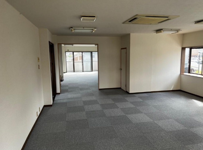 草津市野路６丁目の店舗事務所の内装|室内です