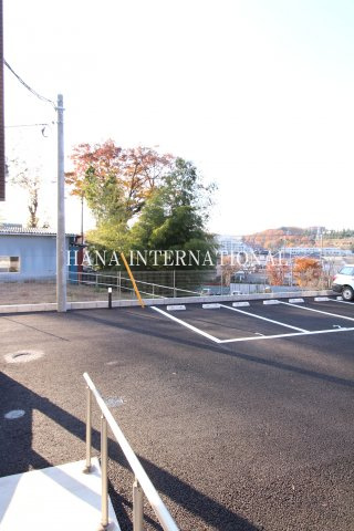 クレイノガーデンハイツWADAの駐車場
