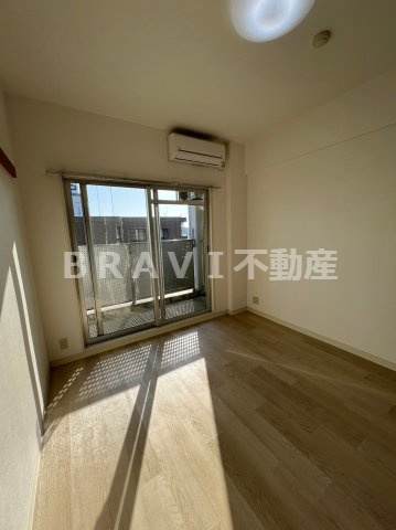 サンアーク深江橋　BRAVI不動産の寝室|【サンアーク深江橋】広くて明るい寝室