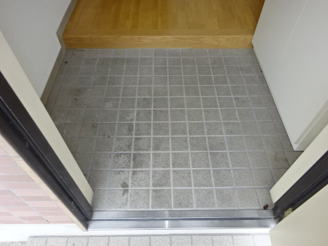 メゾン八代の玄関