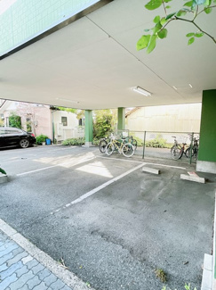【駐車場】