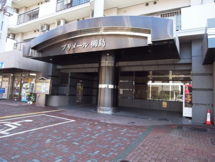プリメール柳島のエントランス