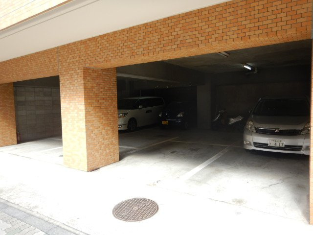 ダイアパレス三筋の駐車場