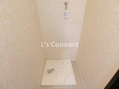 【設備】 | vallee de lours Ｃ棟 | 室内洗濯機置き場には排水パン付き。