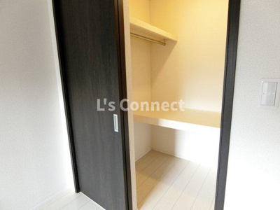 【収納】 | vallee de lours Ｃ棟 | ウォークインクローゼットでお荷物もすっきり収納。