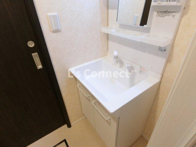 【洗面所】 | vallee de lours Ｃ棟 | 朝の支度もスムーズな独立洗面台。