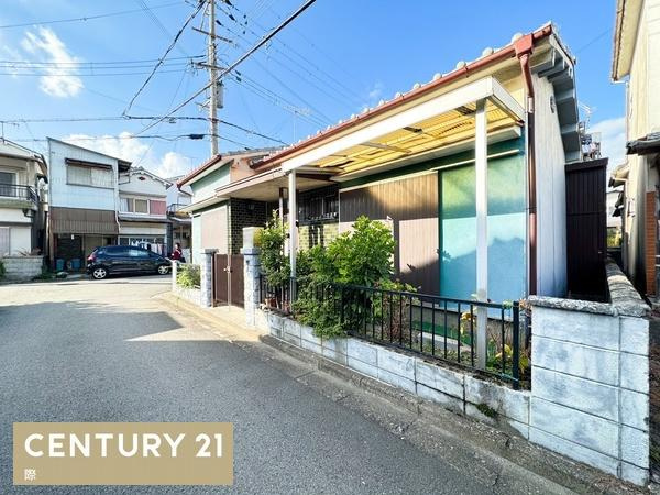 岩出市中迫　中古戸建(平屋)の前面道路含む現地写真|学区の中央小学校は約1133m（徒歩約14分）、岩出第二中学校は約1509m（自転車約7分）