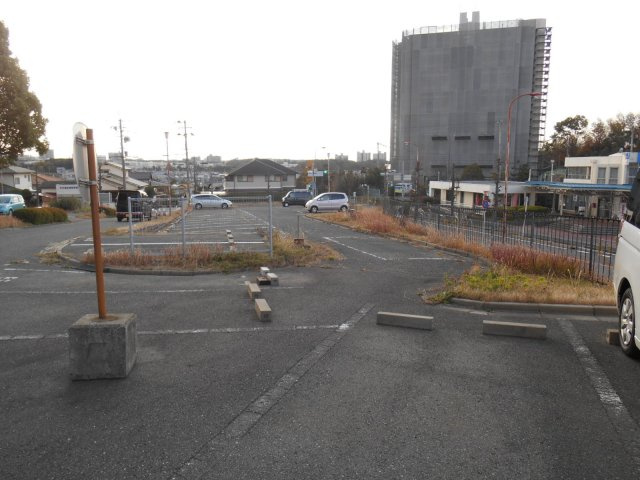 ビレッジハウス泉北栂タワーの駐車場