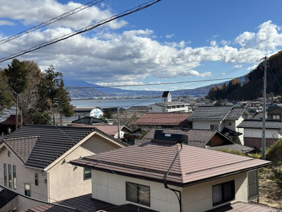 【その他】 | 岡谷市湊1丁目 中古住宅⑦ | バルコニーからの景色。諏訪湖が見えます。