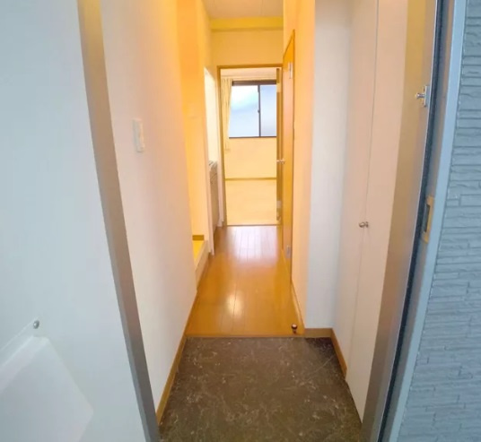  レオパレス外環富田林Ⅲの玄関