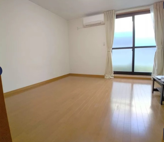  レオパレス外環富田林Ⅲの居間・リビング