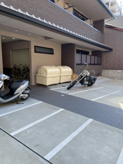 【駐車場】