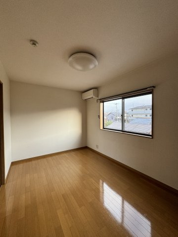 パープルの居間・リビング|E号室の写真（イメージ）