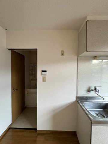 パープルの洋室|E号室の写真（イメージ）