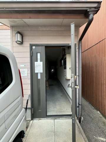 パープルの玄関|E号室の写真（イメージ）