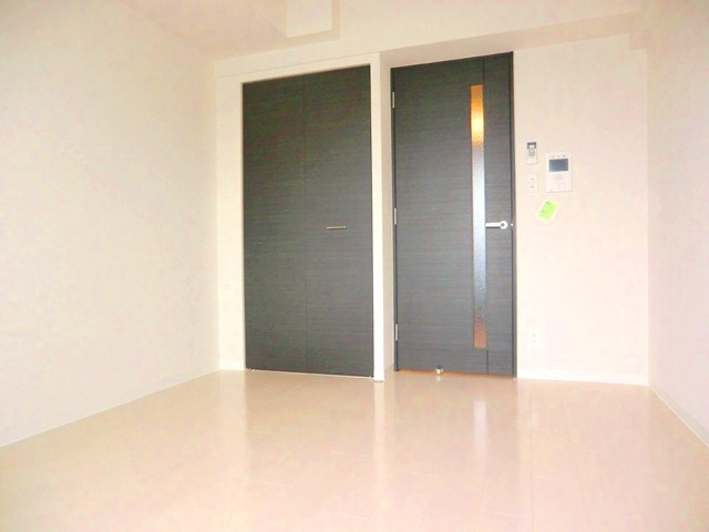 大阪市淀川区十三本町１丁目の賃貸マンションの居間・リビング