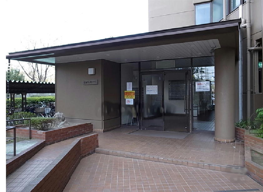 尼崎久々知ハウスの玄関