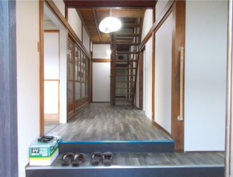 日本総研　つくば市　事務所付住宅の玄関