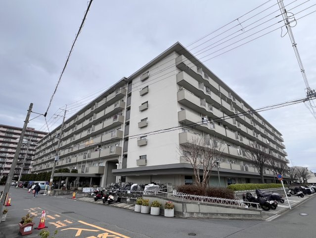 吉祥院ガーデンハイツA棟の外観|新しい生活にいかがでしょうか？外観はお住まいの顔になります。こだわりたいポイントですね。水回りリフォームやリノベーションも承ってます。
■現地見学会随時開催中・資金計画・住宅ローン相談会も随時開催中■