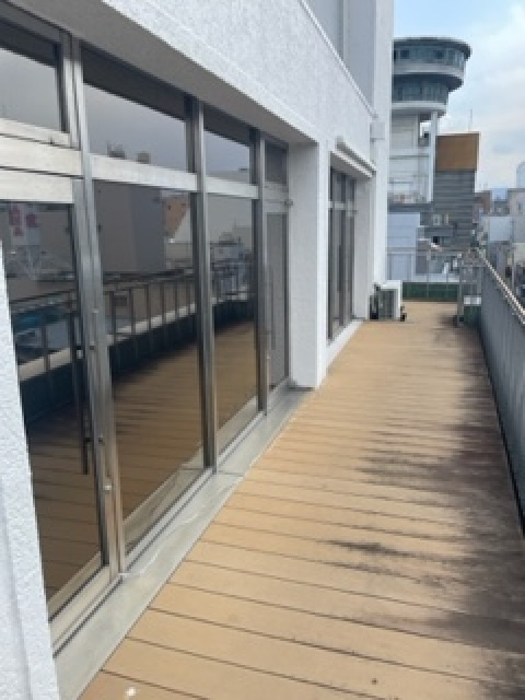 星ビルのバルコニー|広々としたバルコニーです