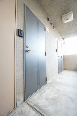 【玄関】 | ピュアドーム大濠アクレーム | 別号室の写真になります。現況優先。