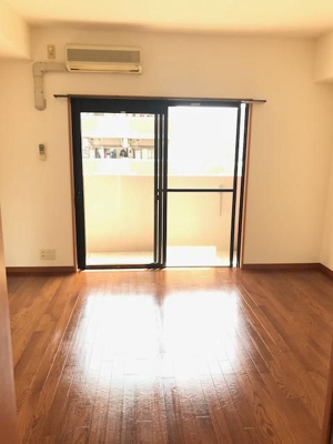 【居間・リビング】 | ピュアドームグレース博多 | 別号室の写真になります。現況優先。