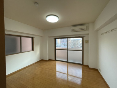 【居間・リビング】 | バレンシア | 別号室の写真になります。現況優先。