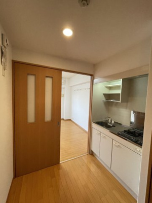 【キッチン】 | バレンシア | 別号室の写真になります。現況優先。