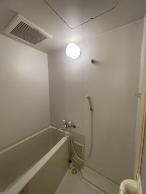 【浴室】 | バレンシア | 別号室の写真になります。現況優先。