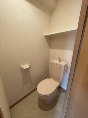 【トイレ】 | バレンシア | 別号室の写真になります。現況優先。