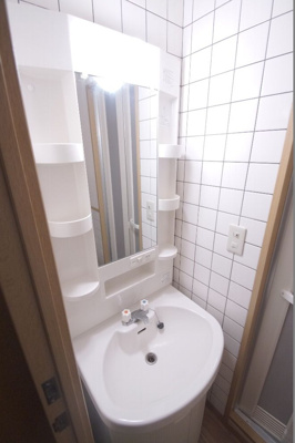 【独立洗面台】 | エステート・モア・薬院シャンブル | 別号室の写真になります。現況優先。