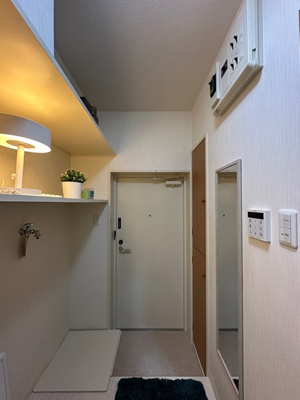 【玄関】 | T・メゾン | 玄関には全身ミラー付きでお出かけの時の身だしなみ確認もばっちり！