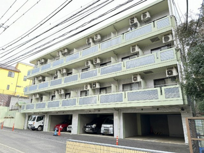 【外観】 | T・メゾン | 小田急線「新百合ヶ丘」駅まで徒歩5分！駅前には商業施設が充実していて便利な立地の4階建てマンションです♪