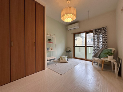 【洋室】 | T・メゾン | 洋室5.7帖☆クローゼットがあります♪お洋服の多い方もお部屋が片付いて快適に過ごせます♪