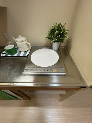 【キッチン】 | T・メゾン | キッチンは1口IHクッキングヒーター♪IHは火を使わないので安心なうえ、お掃除もラクラク♪