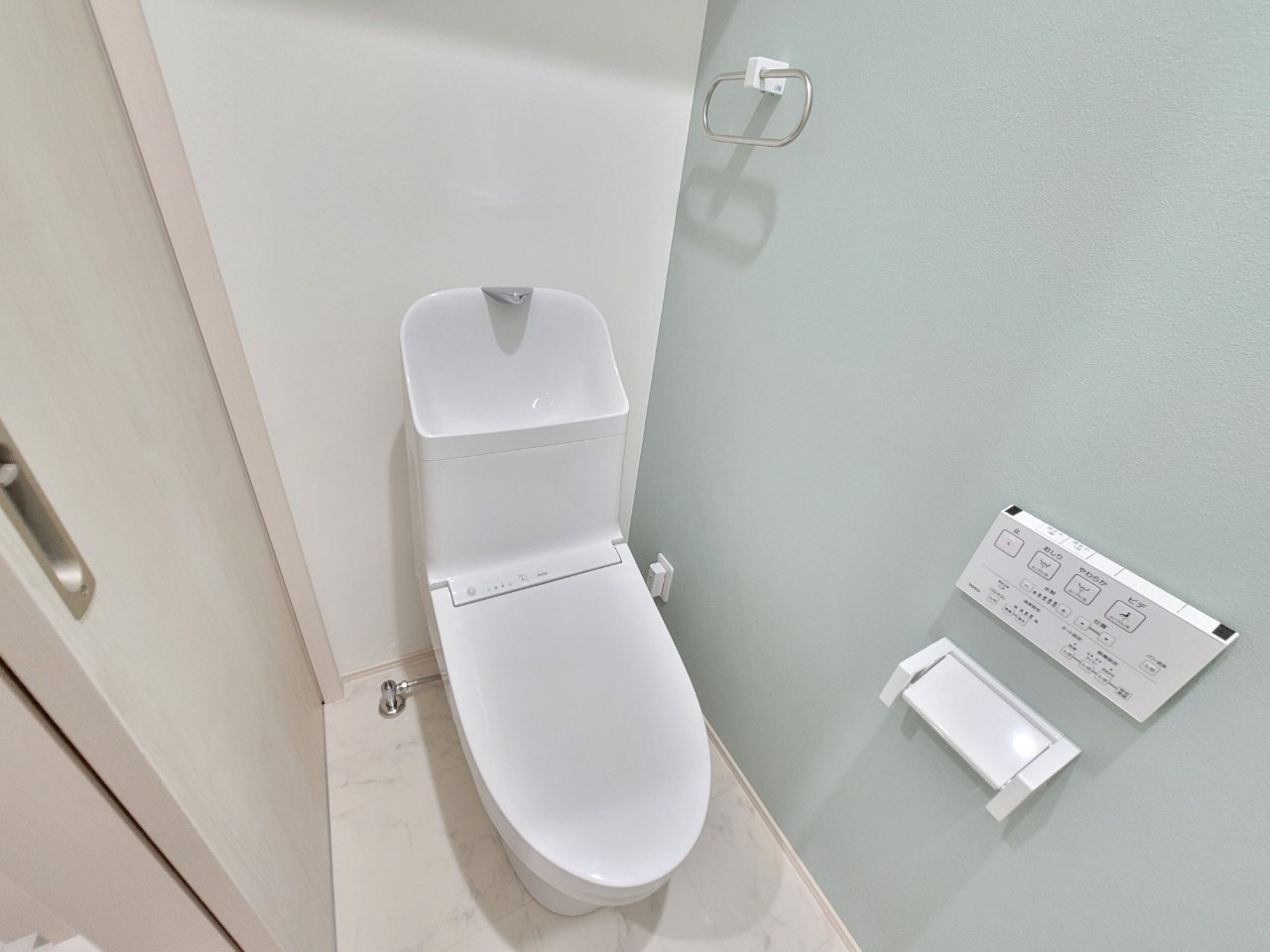 BRAVE BASE久留米東 B棟のトイレ|落ち着いた色調のトイレです