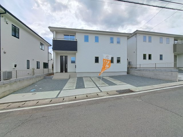 新築　北群馬郡吉岡町23期　2号棟の駐車場|現地写真　駐車スペースは建物北側に並列3台分可能です！
