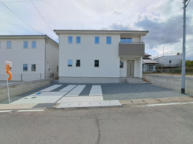 新築　北群馬郡吉岡町23期　1号棟の駐車場|現地写真　駐車スペースは建物北側に並列3台分可能です！
