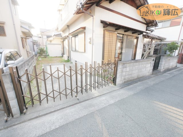 加古川市西神吉町岸　中古戸建の駐車場|お車縦列で二台止めれます（車種制限あり）