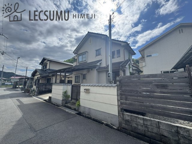 姫路市夢前町寺/中古戸建【収】の前面道路含む現地写真