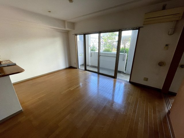 イーストウイングの居間・リビング