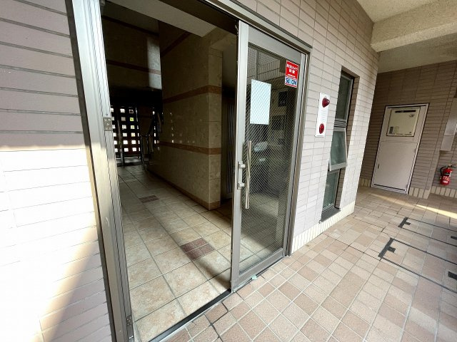 イーストウイングのエントランス