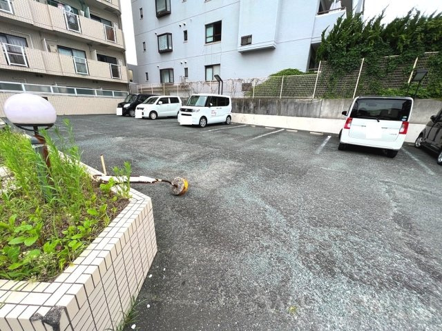 メゾン・ド・シャトーの駐車場