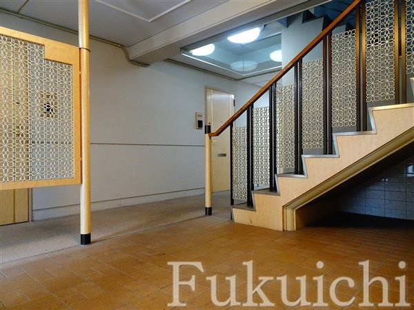 シュロス鷹番のロビー