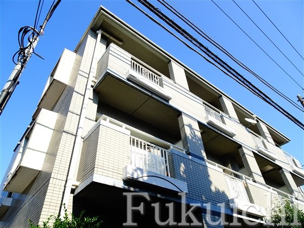 シュロス鷹番の外観