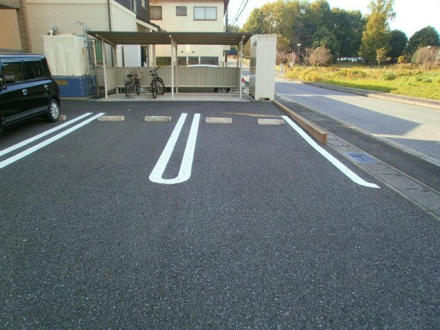 オールベルク　犬塚１丁目の駐車場