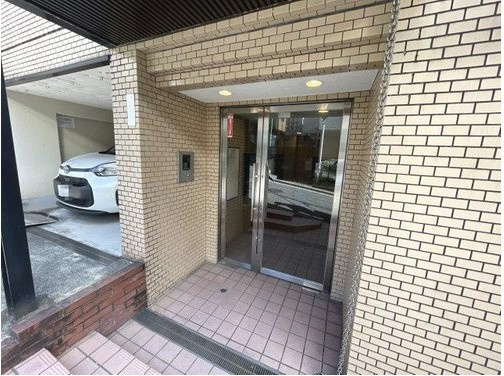 ヒルズ音羽のエントランス