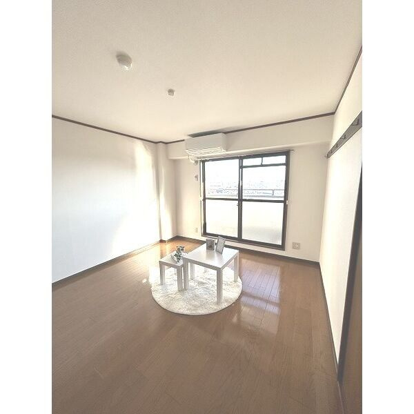 モアメゾン3の居間・リビング