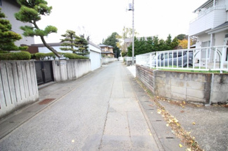 【前面道路含む現地写真】